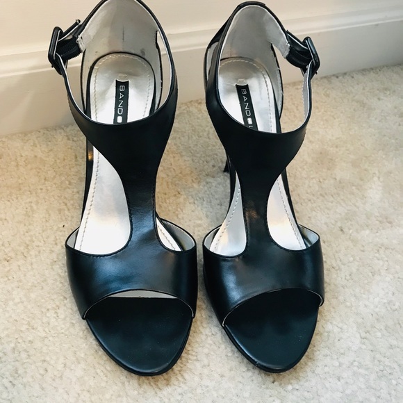 Bandolino T-Strap Heels - Picture 3 of 8